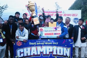 रेड हर्षलाई हराउँदै म्याङलुङले उचाल्यो कुम्मायक कुस्सायक त्रिशाली आमन्त्रण गोल्डकपको उपाधि